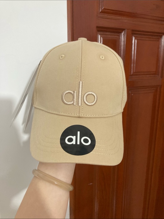 ALO Yoga Accessories - Alo Classic Logo Baseball Cap in Beige
